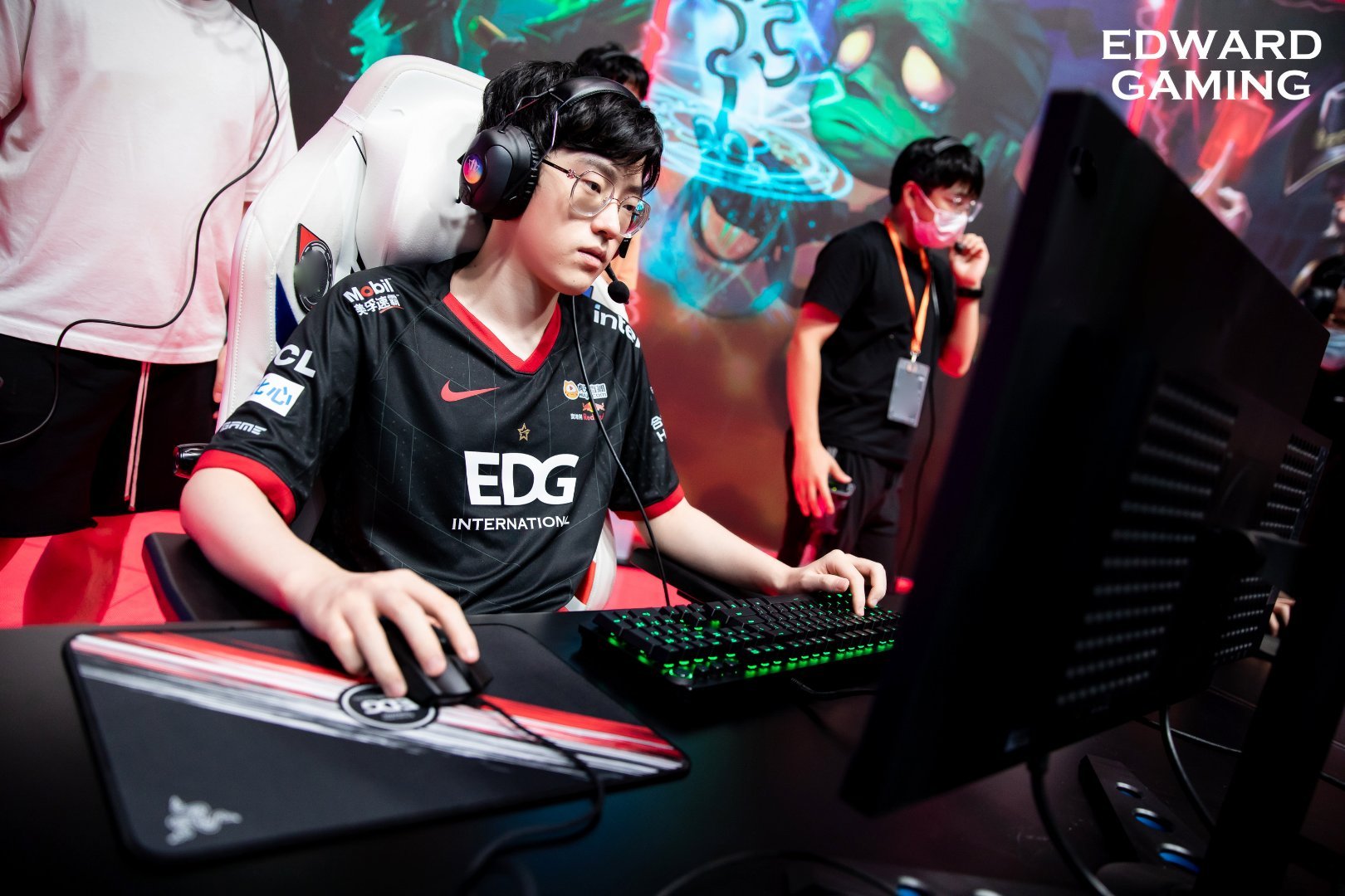 关于HKA轻取100T,Scout单局斩获MVP宿命之战全球总决赛,让粉丝疯狂欢呼的信息 关于HKA轻取100T,Scout单局斩获MVP宿命之战全球总决赛,让粉丝疯狂欢呼的信息