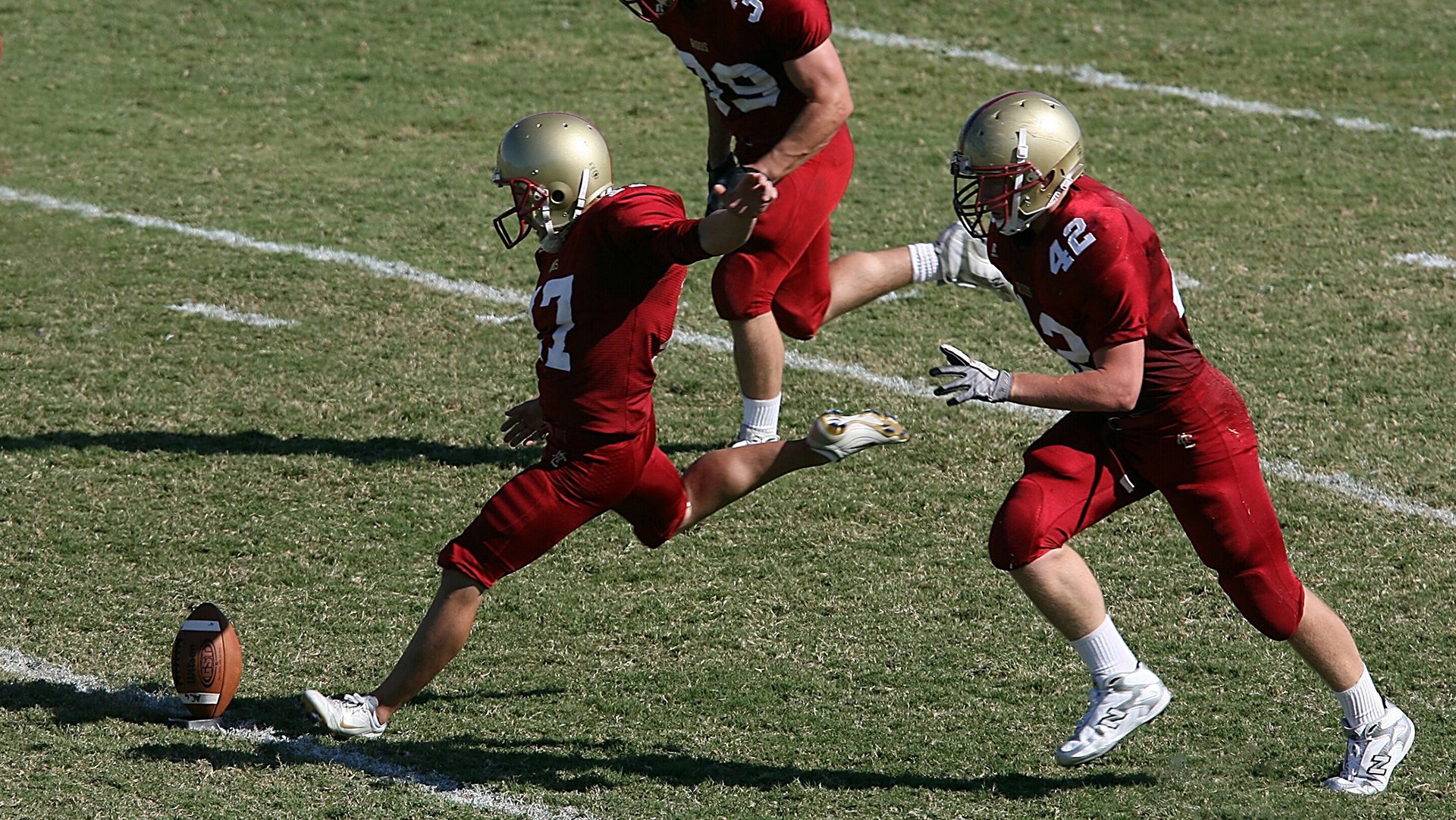 开云体育官方网站-夜间赌局，当街道变战场，切特在碰撞与烟火中亮出底牌