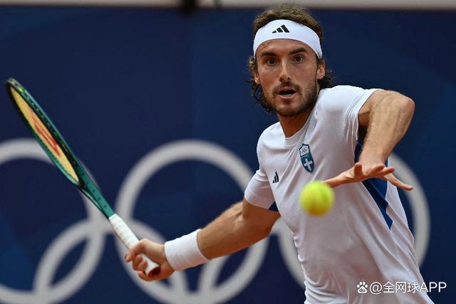 戴维斯杯逆转法网，西西帕斯扛起全队