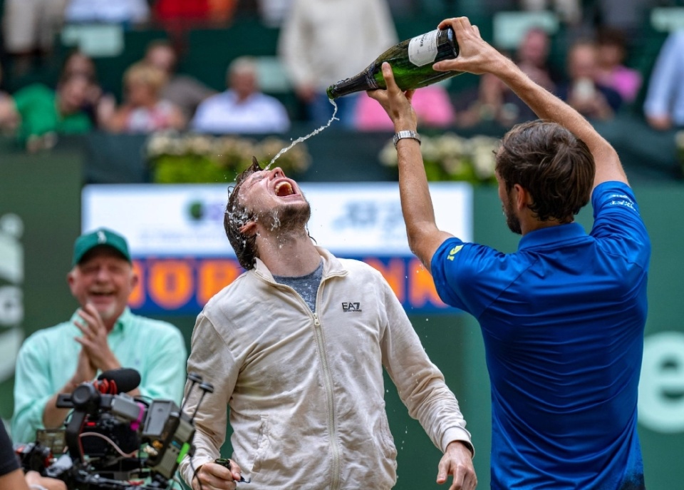 年终总决赛险胜温网，梅德韦杰夫统治全场