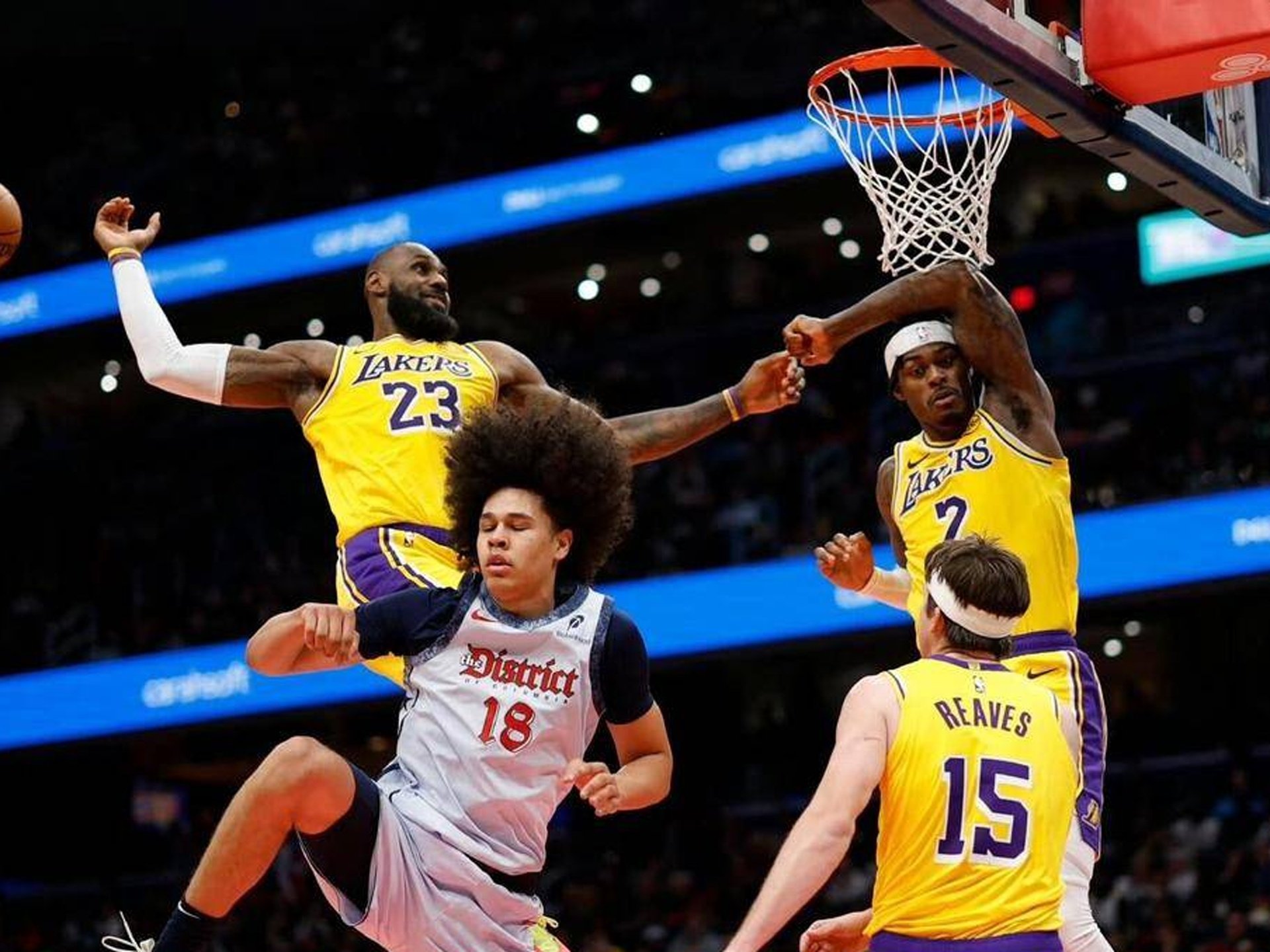 开云体育在线-魔术翻盘湖人，保罗高光表现